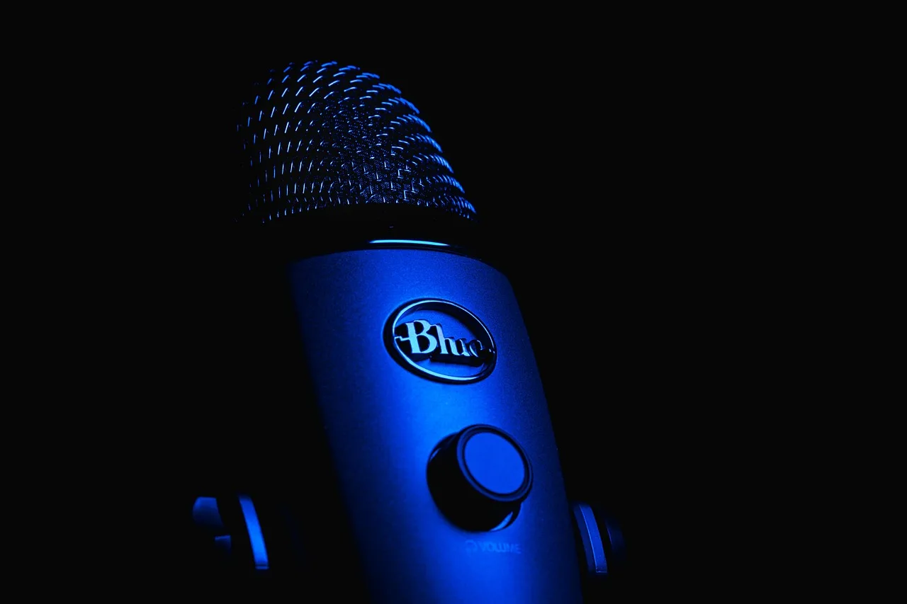 audio, mic, equipment, recording, to sing, music, volume, blue. Comparing podcast platform fees and payouts