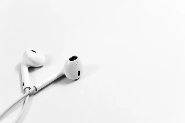 music, headset, sound, headphones, earphones, earbuds, apple, digital, technology, music, music, music, headphones, headphones, headphones, headphones, headphones, earphones, earphones, earbuds. DIY podcast editing vs hiring a US podcast editor