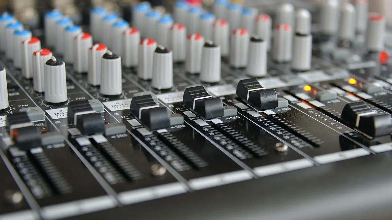 mixer, mix, production, audio, controller, switch, standardize, electrics, intensity, sound, stud, console. Pricing podcast services so the margin survives without the jargon