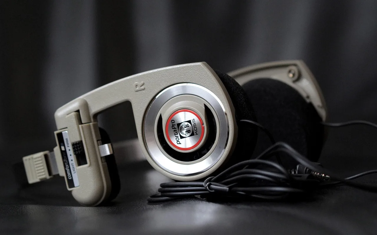professional, audio, headphones, monitor, recording, mixer, studio, equipment, sound, music, beige, gray music, gray headphones. Podcast editor rates in Canada: per-episode pricing explained